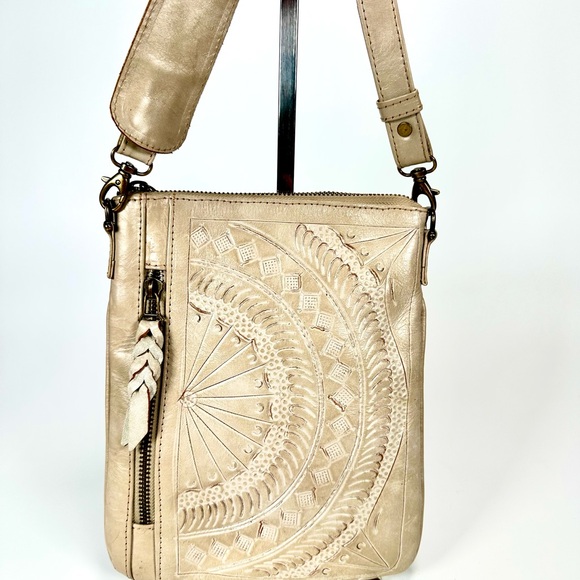 Leaders in Leather in Cream Crossbody Bag 4006T - Picture 4 of 10